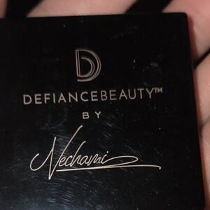 Defiance Beauty Satin Sovereign Compact